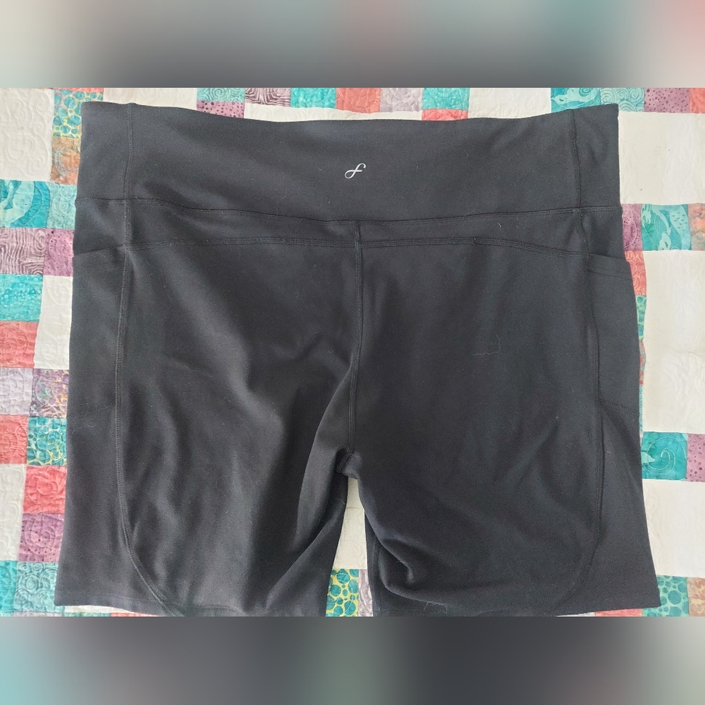 2 pair Freely women's bike shorts with pockets "Lila Luxe Bermuda Shorts"